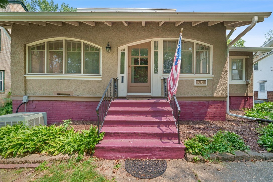 Property Photo:  1001 42nd Street  IA 50311 