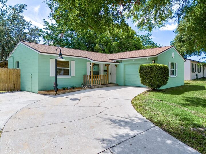 Property Photo:  625 Diane Cir  FL 32707 