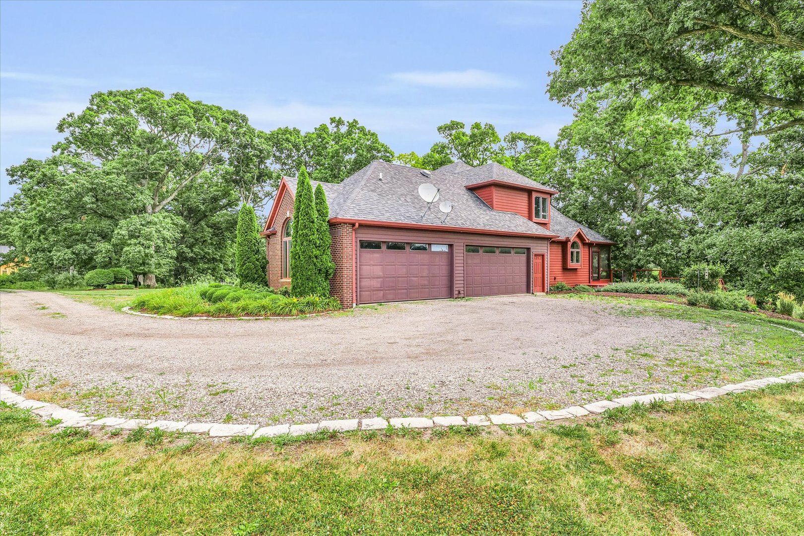 Property Photo:  575 B County Road 2550 N  IL 61853 