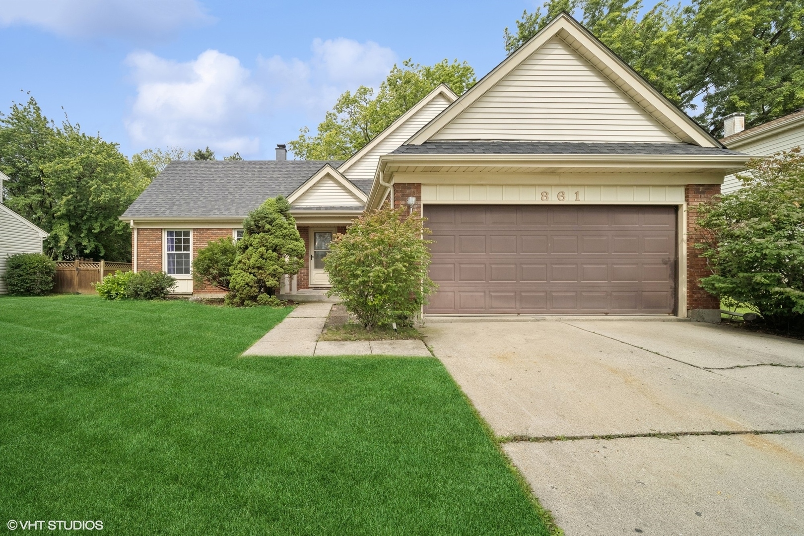 Property Photo:  861 Kingsbridge Way  IL 60089 