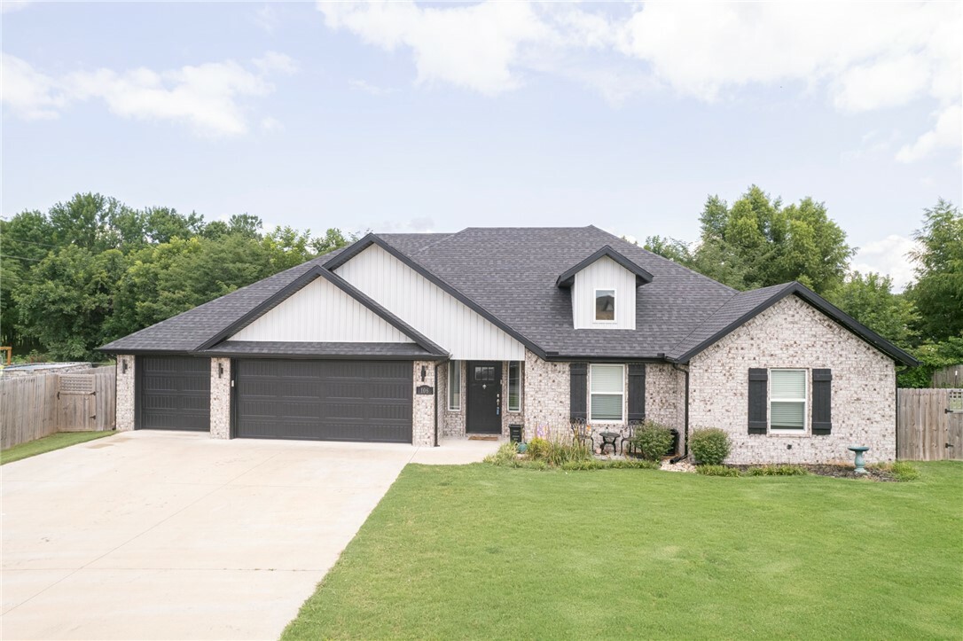 Property Photo:  106 Kindley Court  AR 72736 