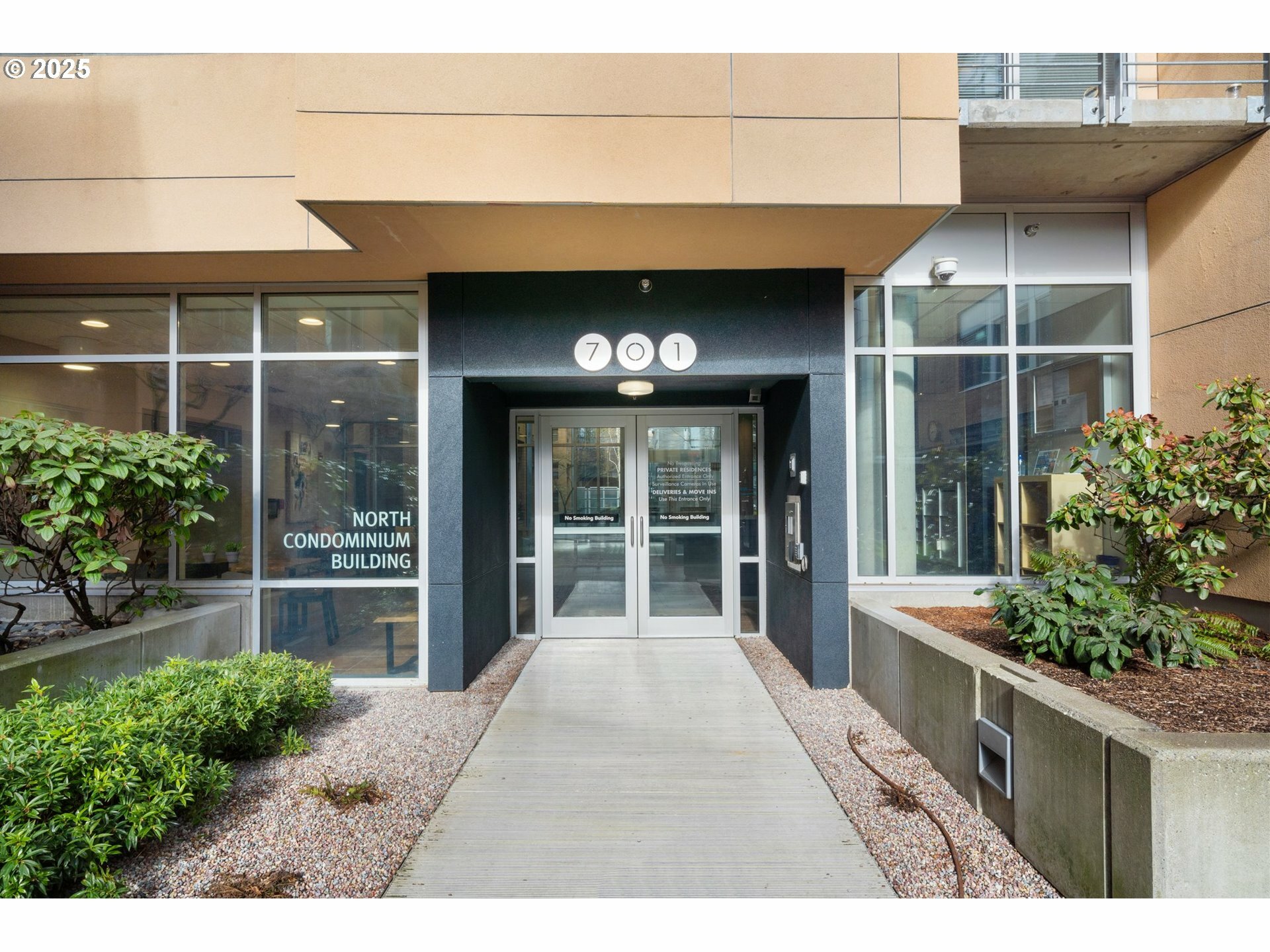 Property Photo: 701 Columbia St 715 WA 98660
