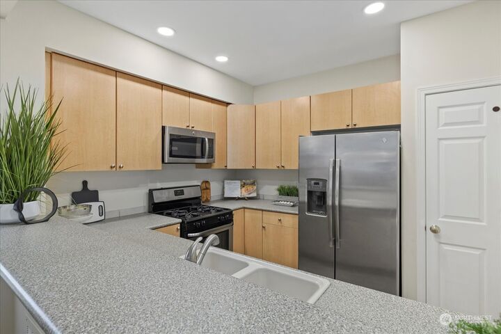 Property Photo: 325 S 51st Street C WA 98055