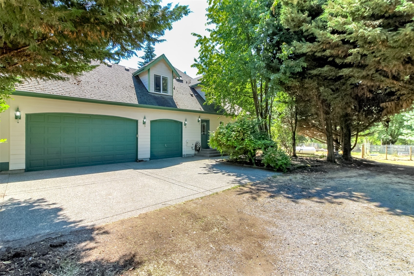 Property Photo:  27604 152nd Avenue E  WA 98338 