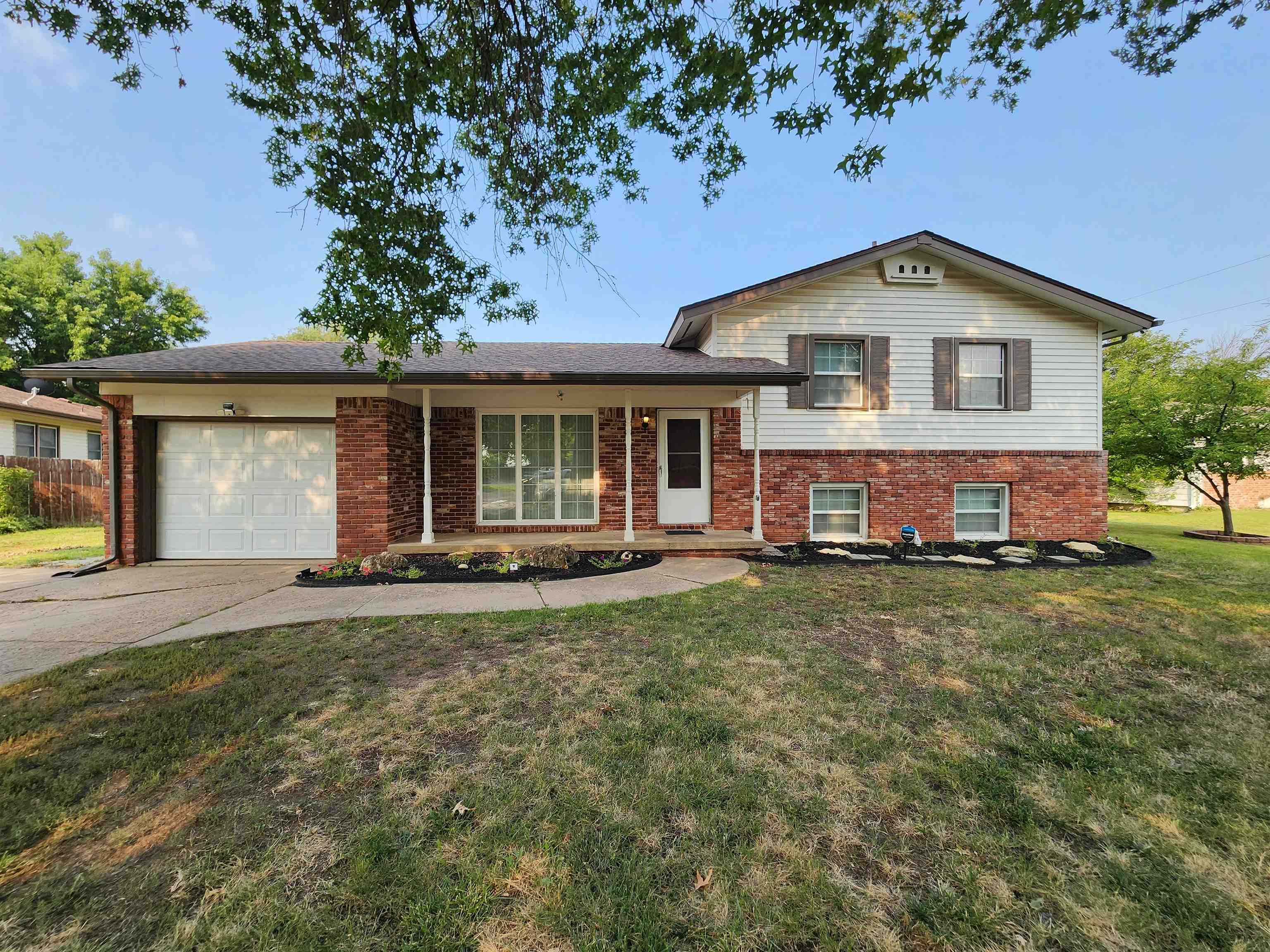 Property Photo:  7 Park Rd  KS 67133 