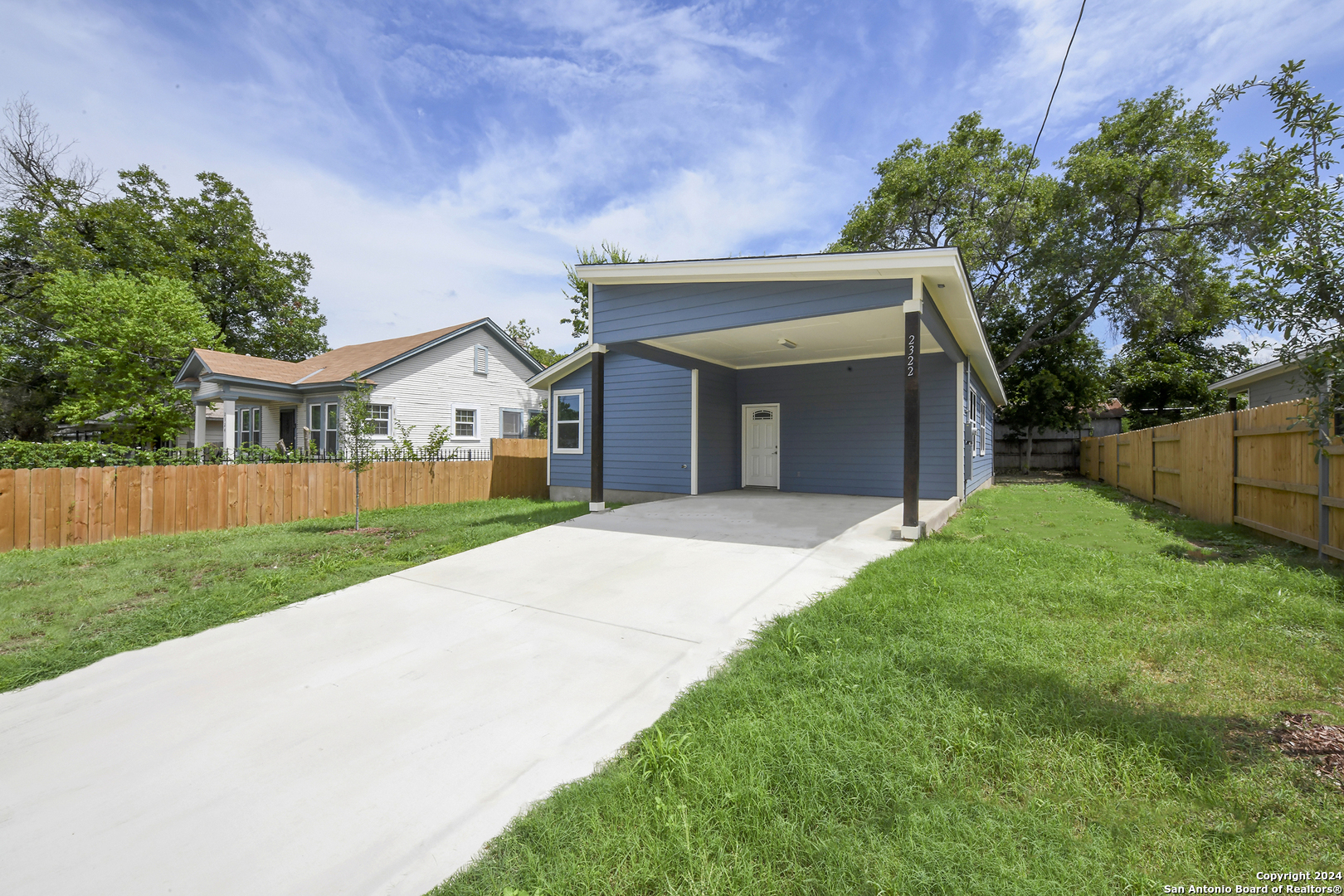 Property Photo:  2322 E Houston  TX 78202 