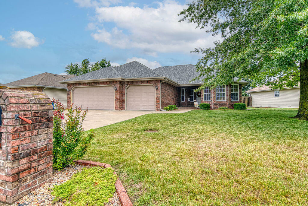 Property Photo:  983 W Linwood Avenue  MO 65714 