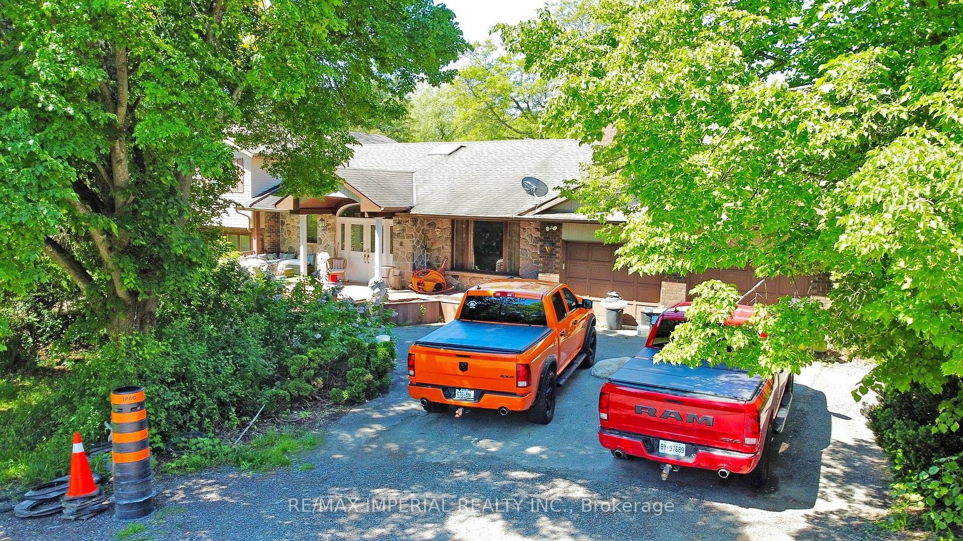 Property Photo:  22 Ratcliff Rd  ON L4A 7X5 