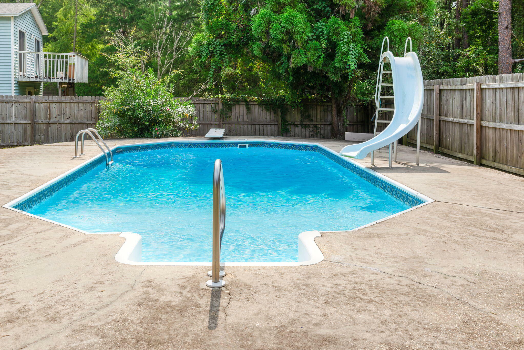 Property Photo:  125 Camellot Court  FL 32539 