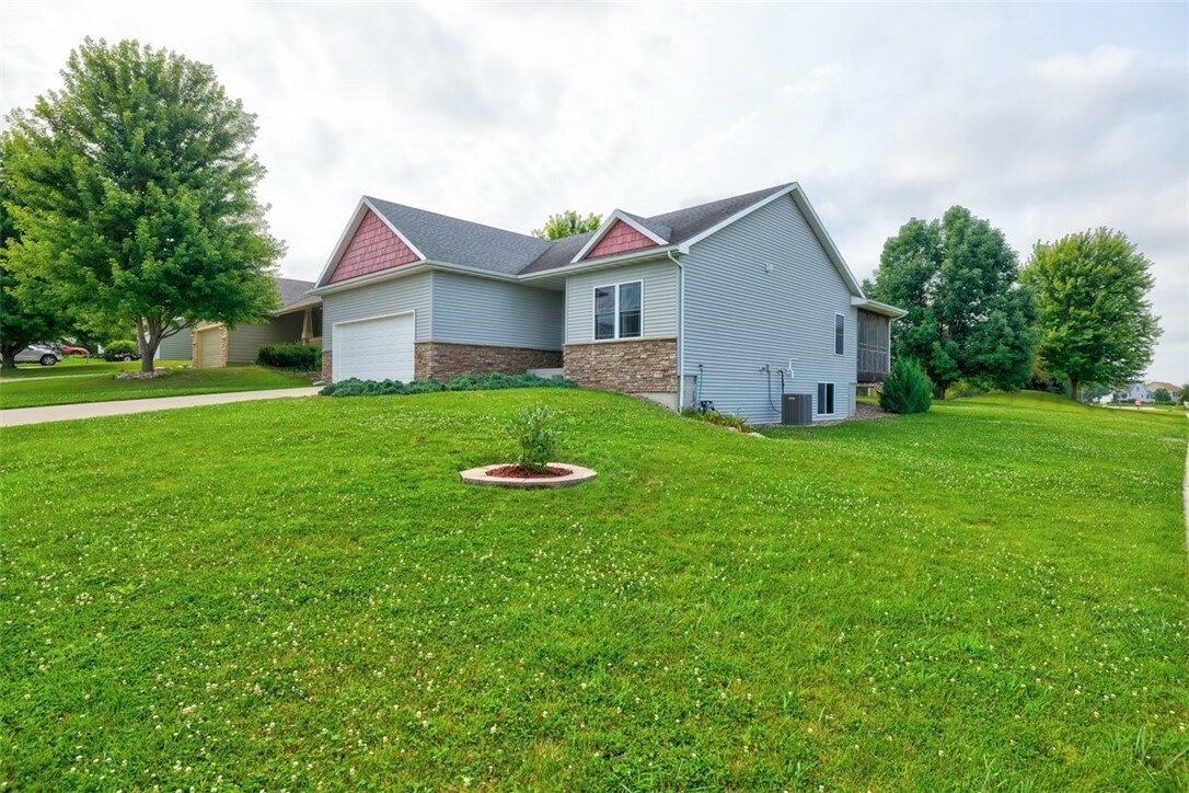 Property Photo:  803 NE 41st Street  IA 50021 