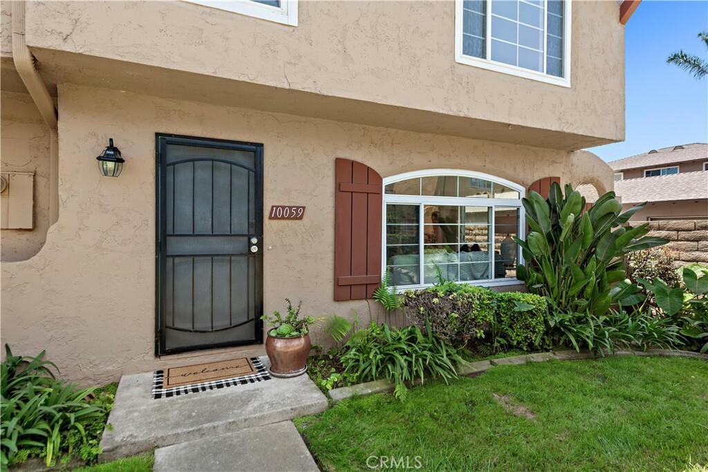 Property Photo:  10059 Los Caballos Court  CA 92708 