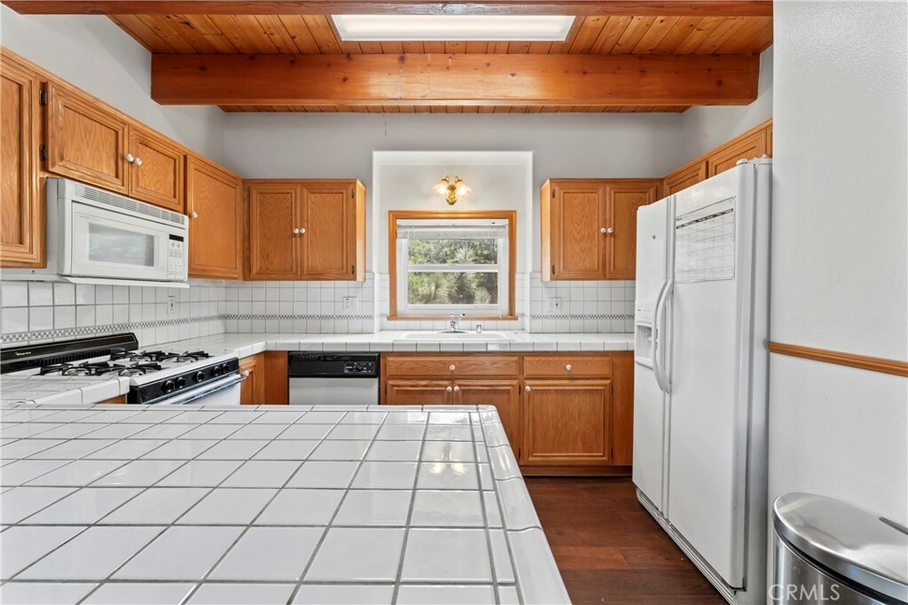 Property Photo:  1176 Aleutian Drive  CA 92352 