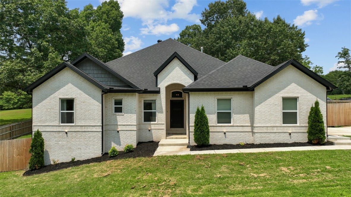 Property Photo:  1301 Shepherd Street  AR 72751 