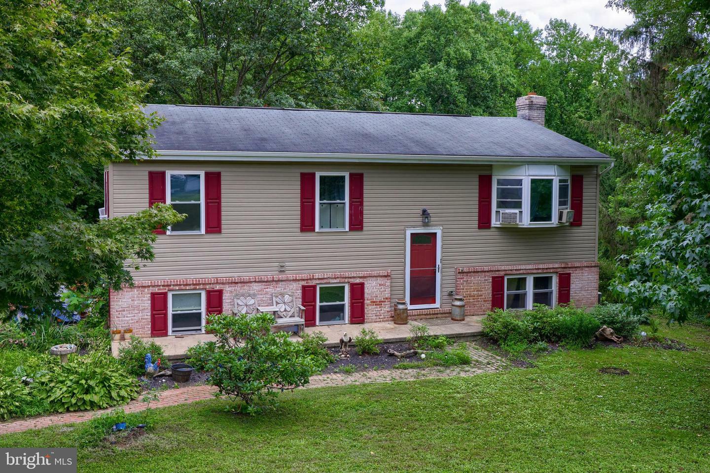 Property Photo:  19 Sweetwater Road  PA 17516 