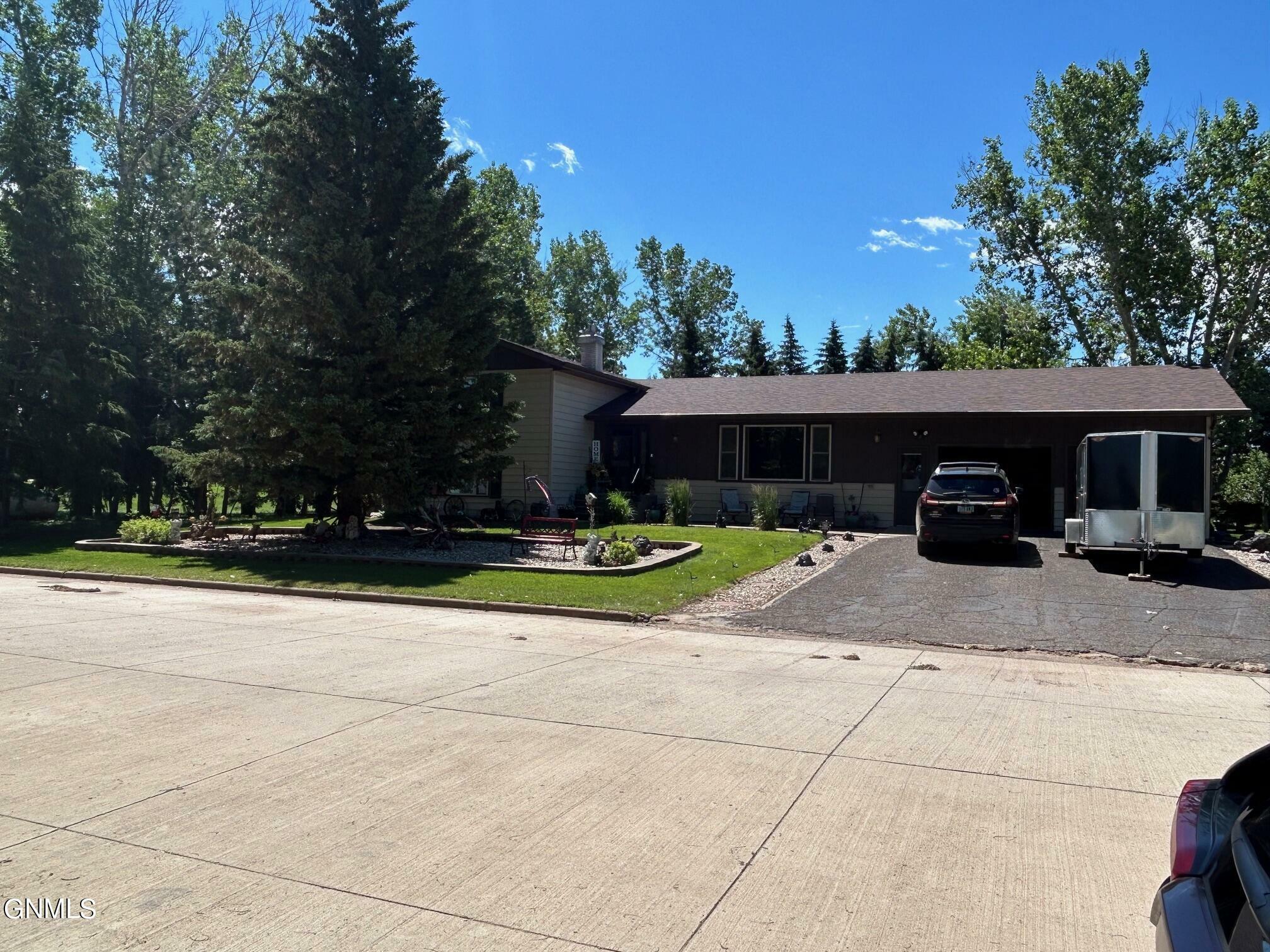 Property Photo:  409 2nd Avenue NE  ND 58533 