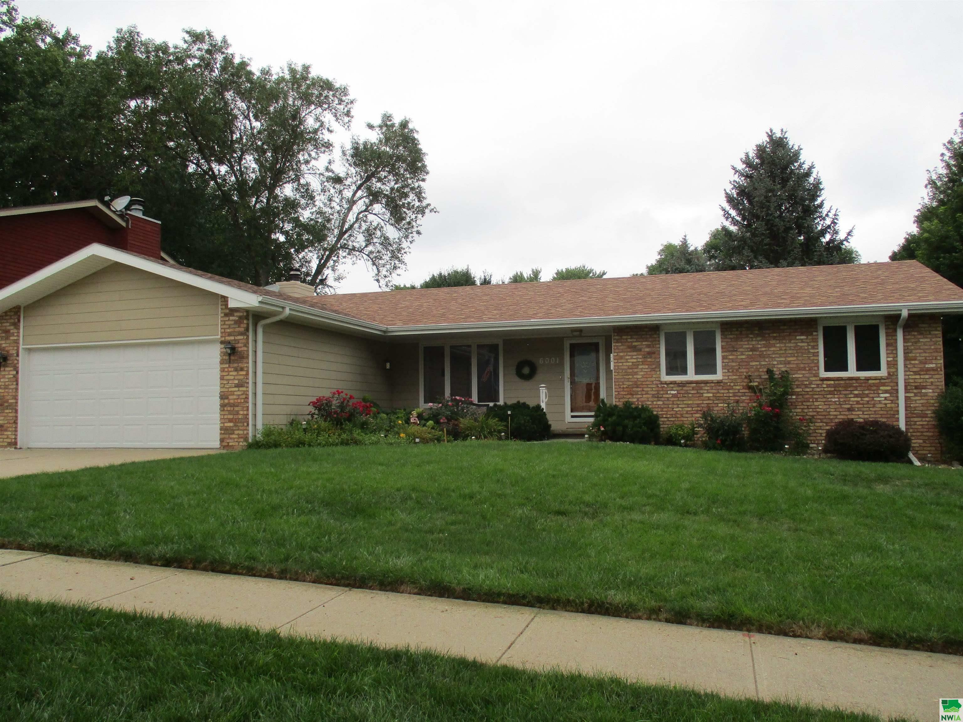 Property Photo:  6001 Pine View Dr  IA 51106 