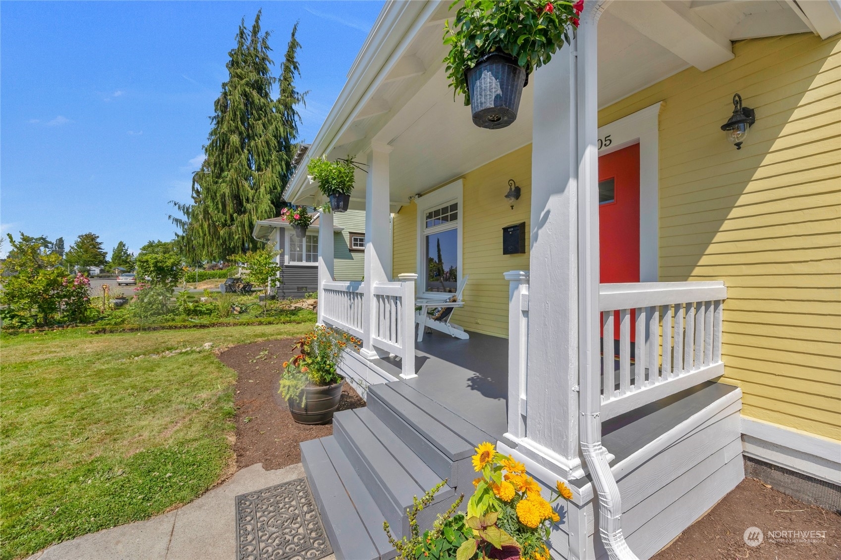 Property Photo:  2405 State Street  WA 98201 