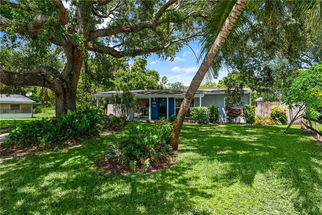 Property Photo:  2224 Cooks Court  FL 32962 