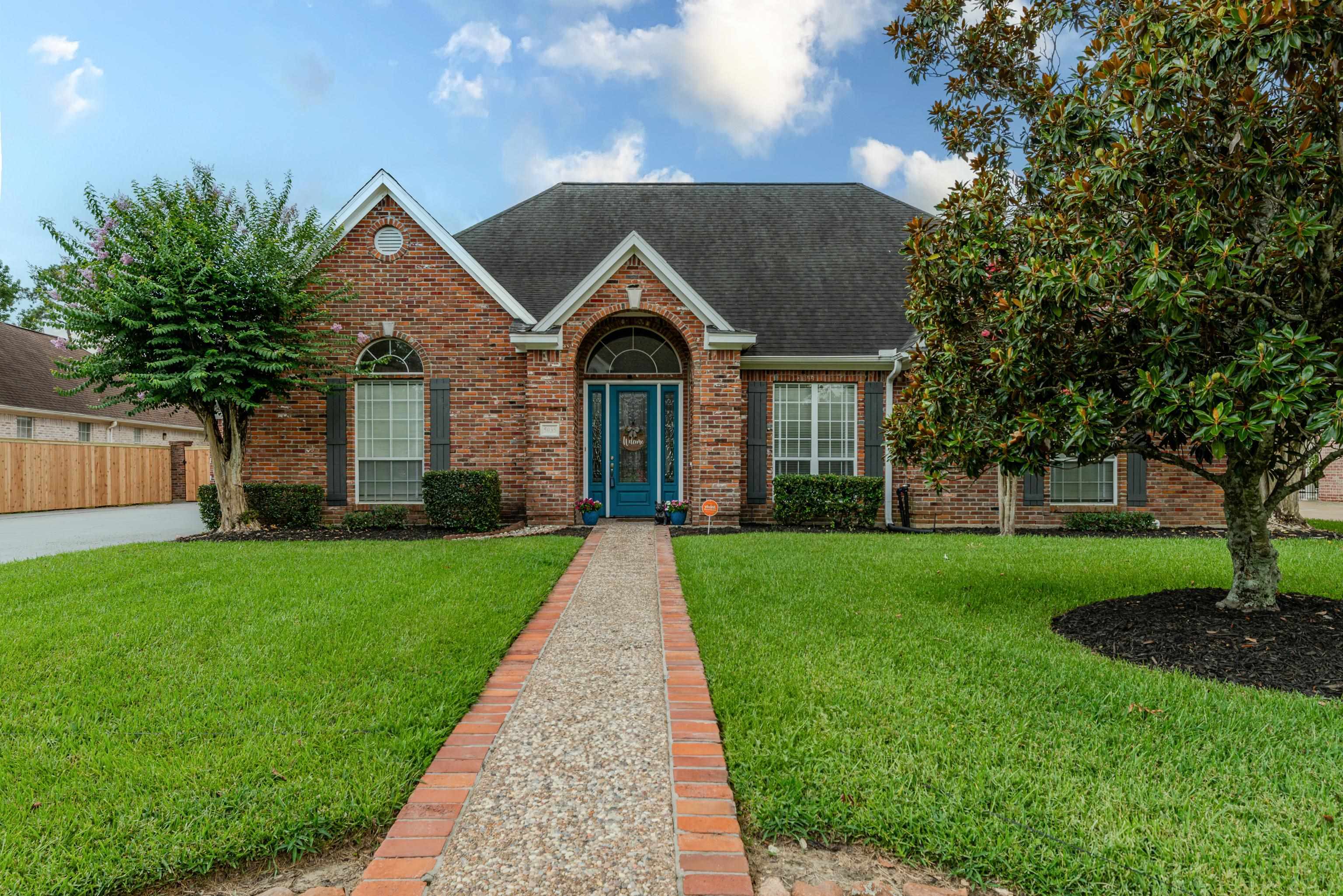 Property Photo:  5035 Eaheart Circle  TX 77706 