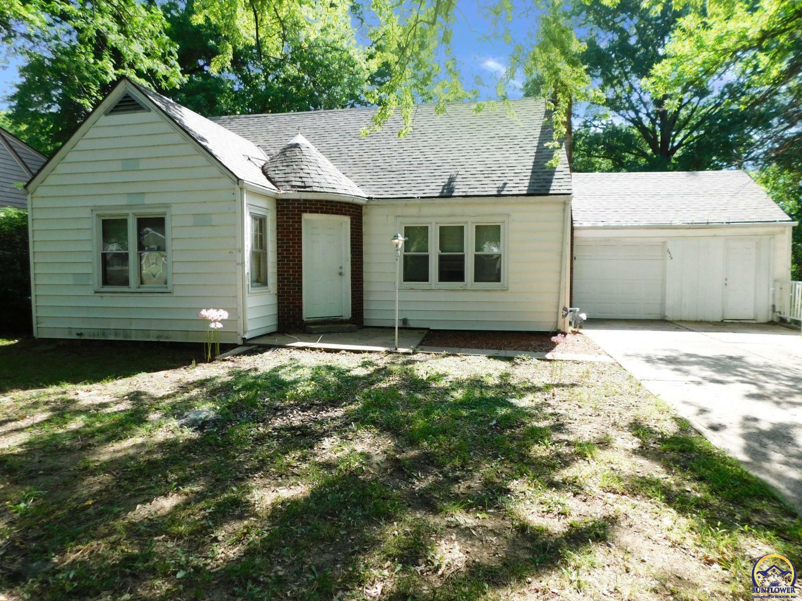 Property Photo:  2424 SE Kentucky Ave  KS 66605 