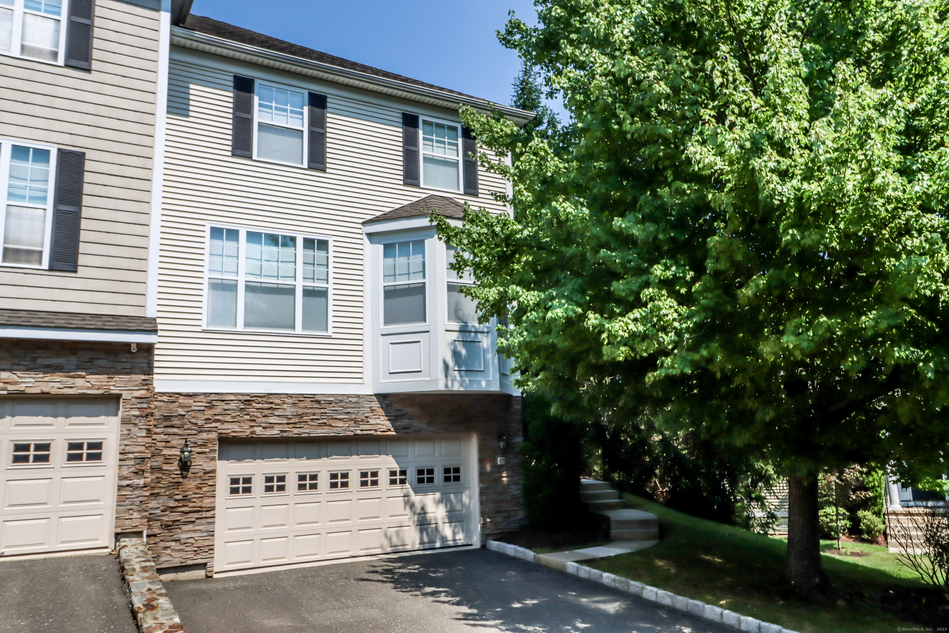 Property Photo:  45 Woodcrest Lane 45  CT 06810 