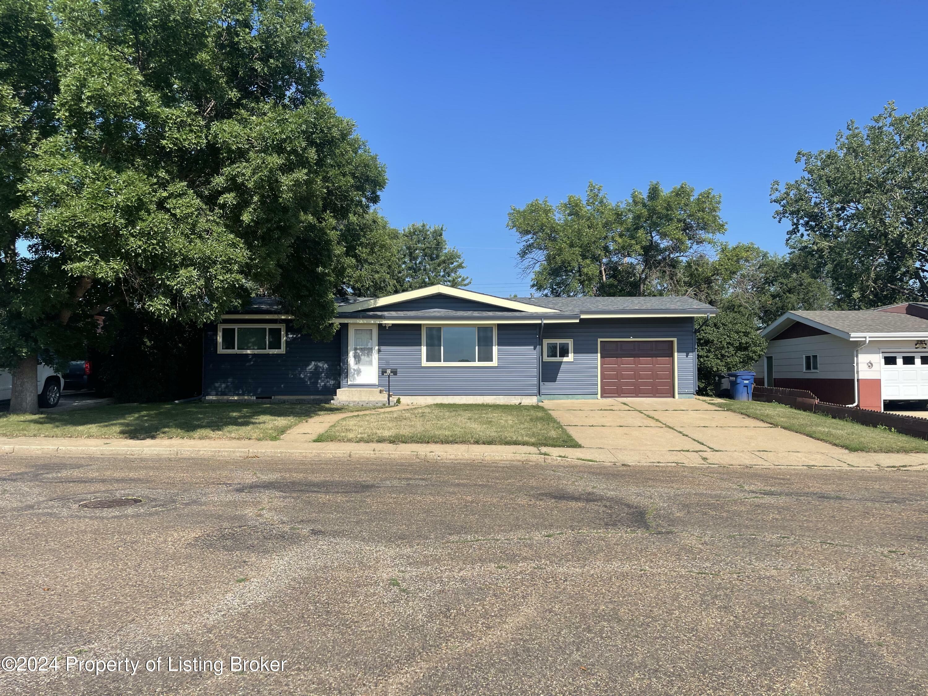 Property Photo:  178 Baker Avenue  ND 58601 