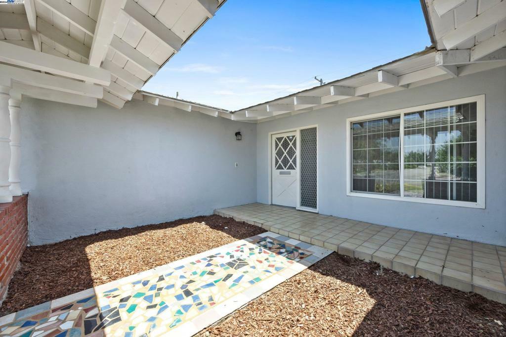 Property Photo:  6201 Hartman Ave  CA 93309 