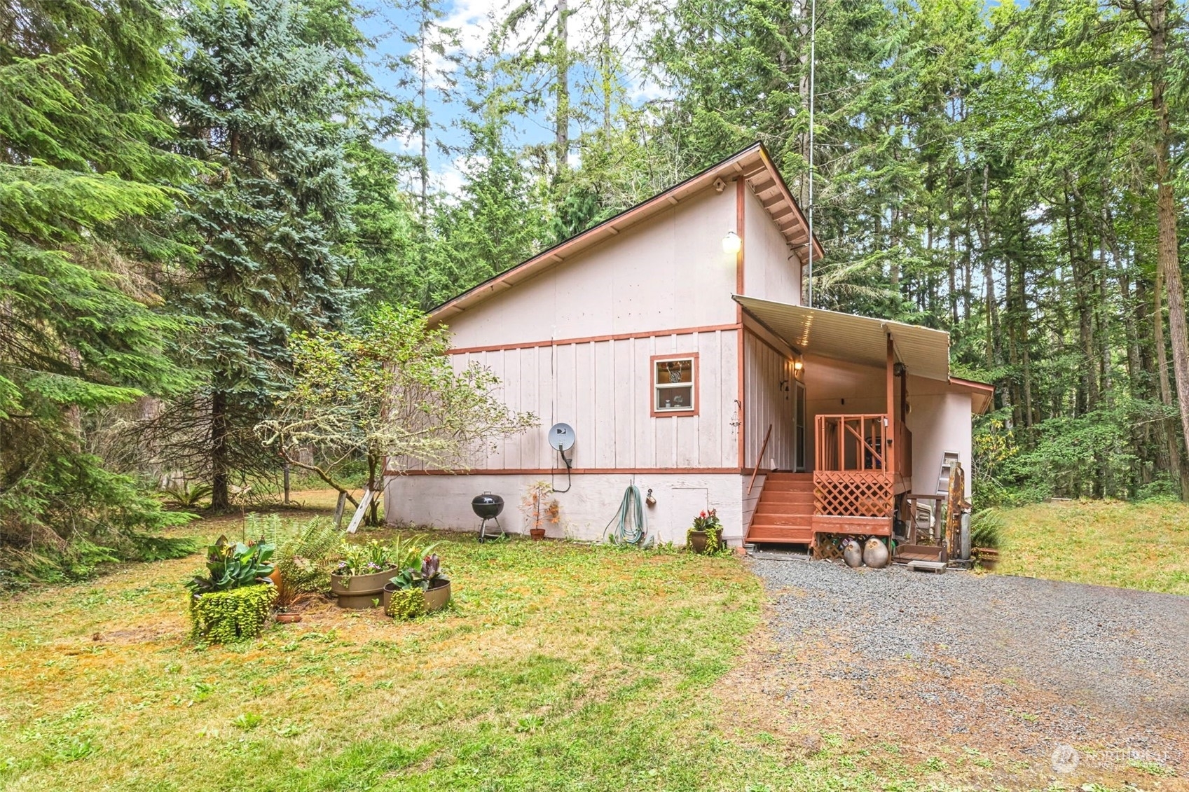 Property Photo:  122 Fawndale Place  WA 98382 