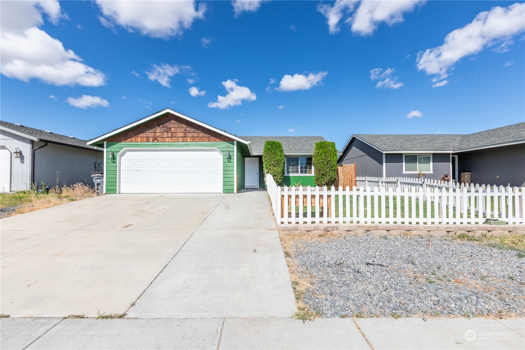 Property Photo:  617 L Street SE  WA 98823 