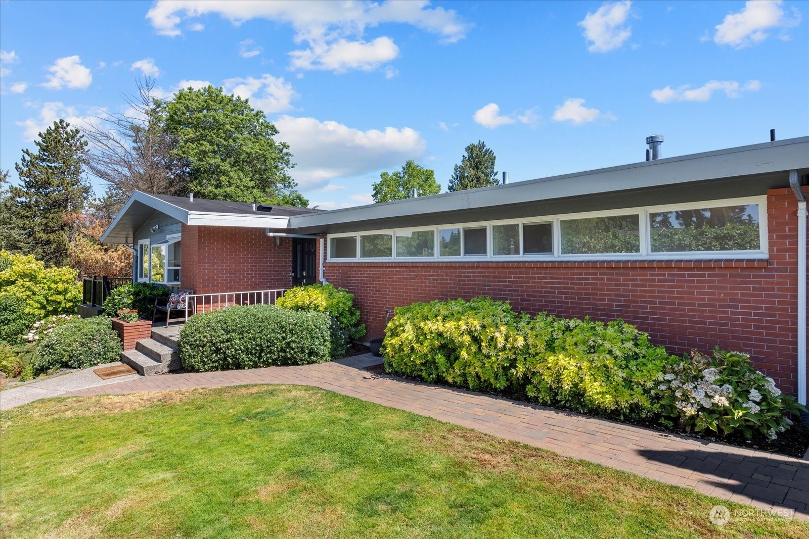 Property Photo:  7001 S Lakeridge Drive  WA 98178 