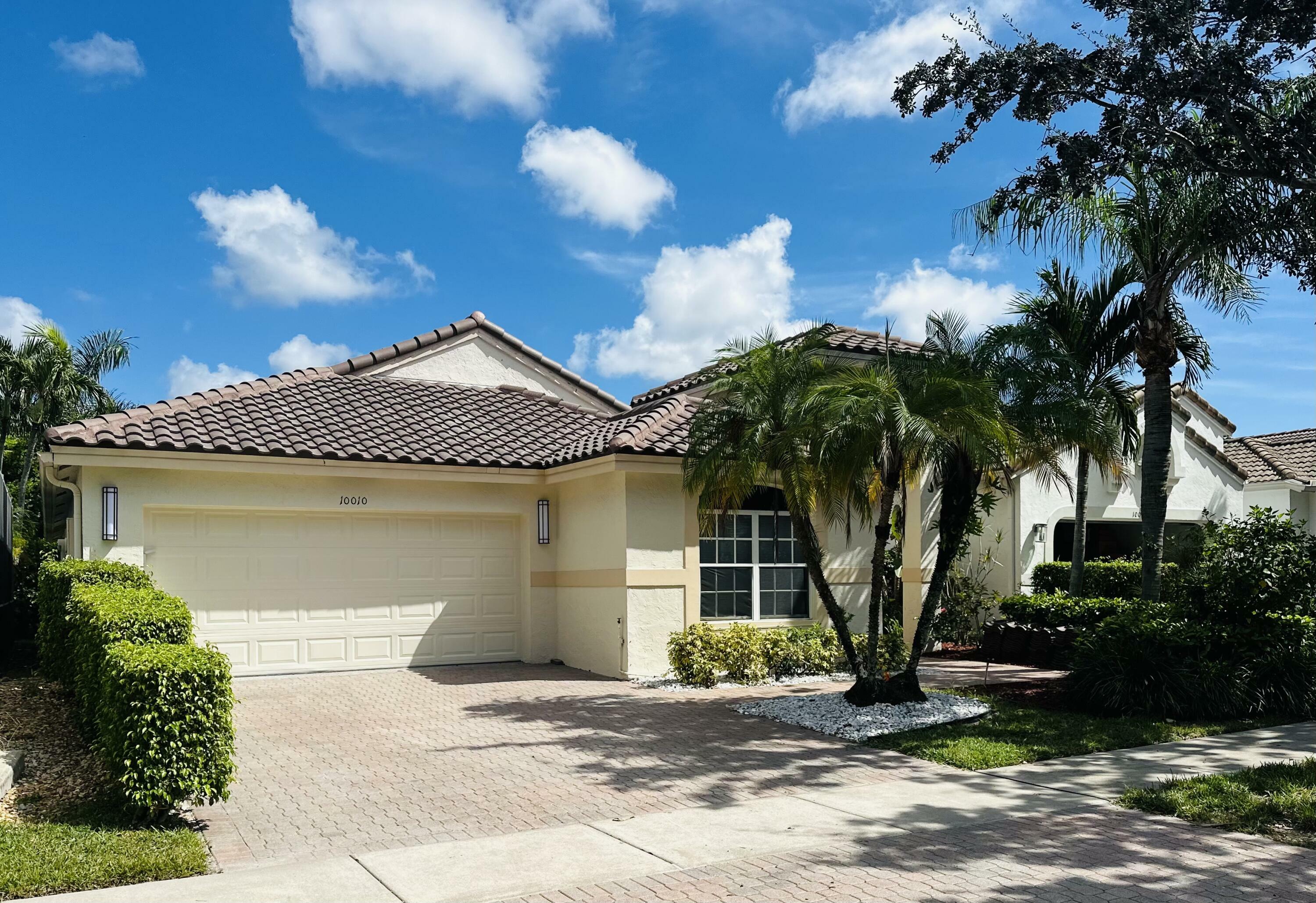 Property Photo:  10010 Diamond Lake Drive  FL 33437 