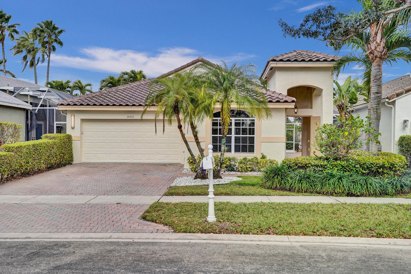 Property Photo: 10010 Diamond Lake Drive FL 33437