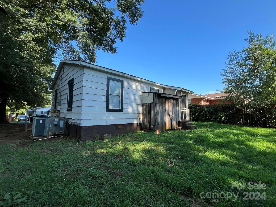 Property Photo:  3013 Ridge Avenue  NC 28208 