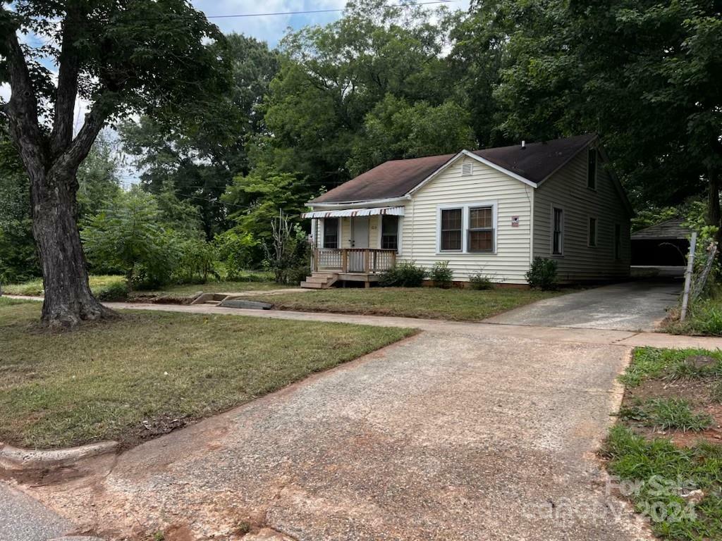 Property Photo:  1215 Wilson W Lee Boulevard  NC 28677 