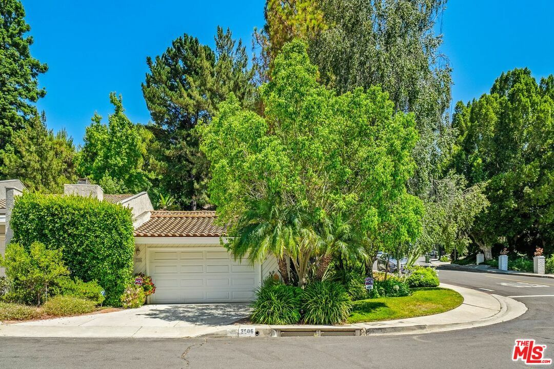 Property Photo:  2506   Almaden Ct  CA 90077 