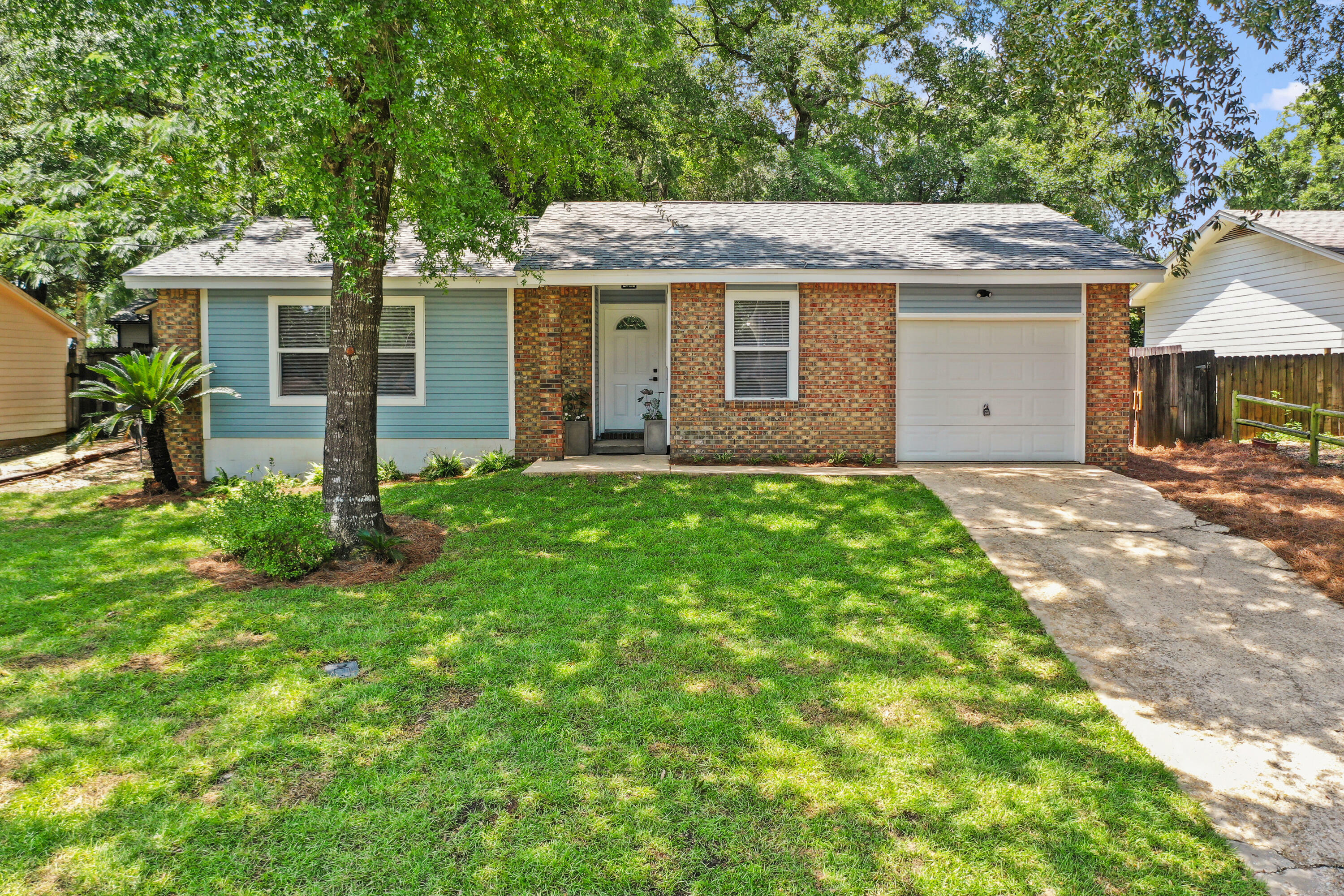 Property Photo:  552 Woodlow Road  FL 32578 