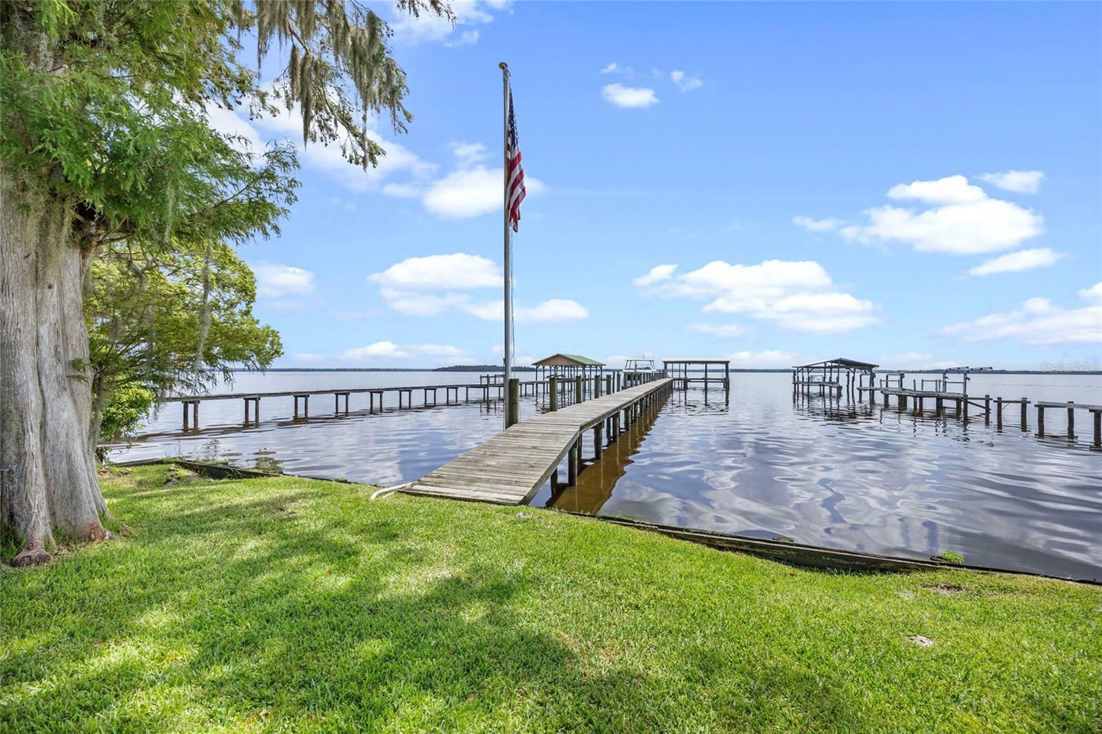 Property Photo:  22 N Lake St Street  FL 32112 