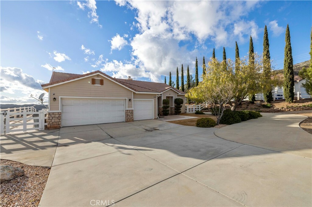 Property Photo:  34633 Desert Road  CA 93510 