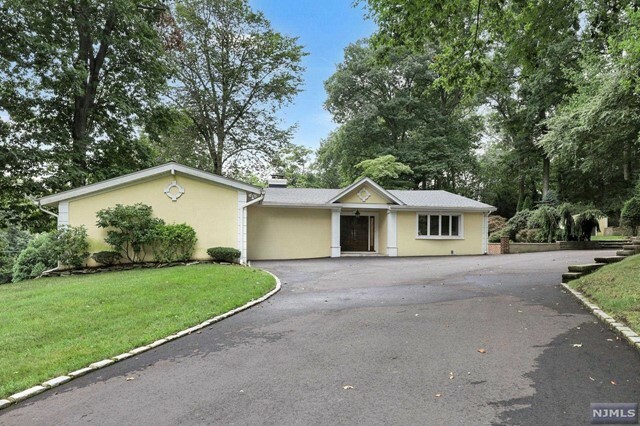 Property Photo:  885 Washington Avenue  NJ 07676 