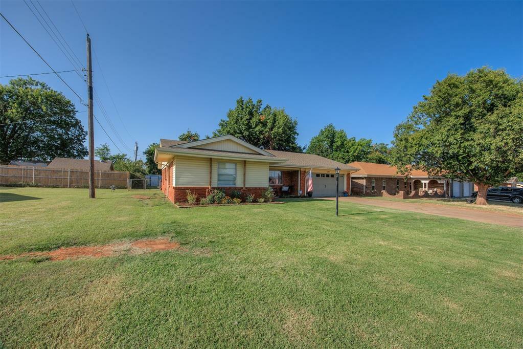 Property Photo:  119 S Ruskin Place  OK 73018 