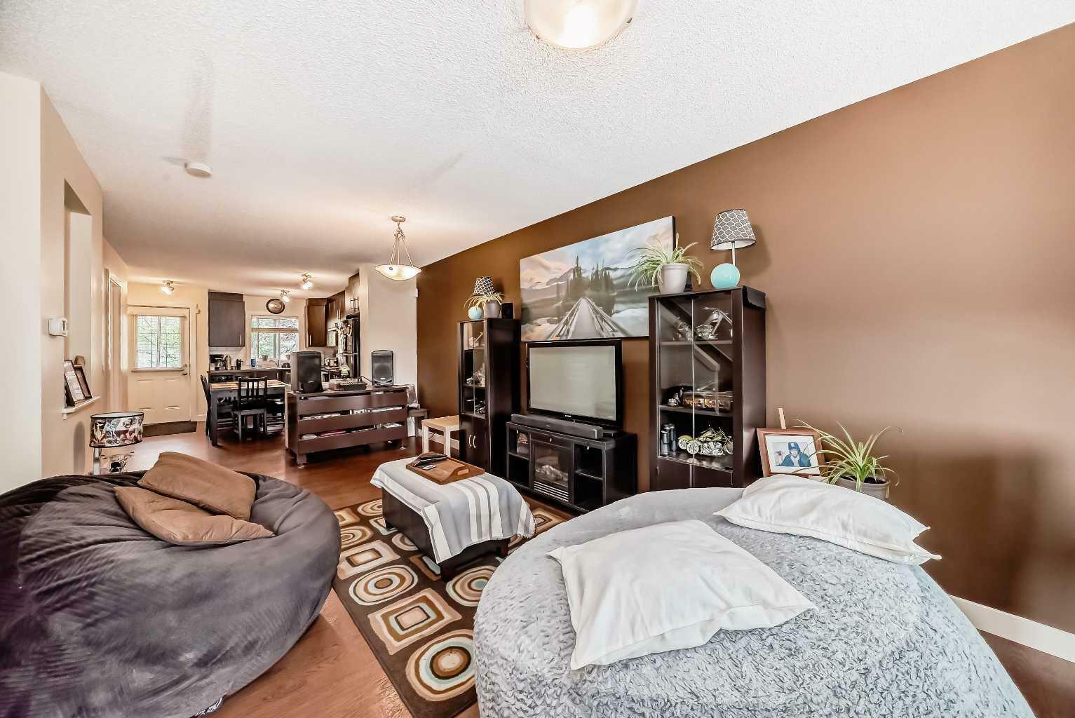 Photo de la propriété:  2445 Kingsland Road SE 1703  AB T4A 0B8 