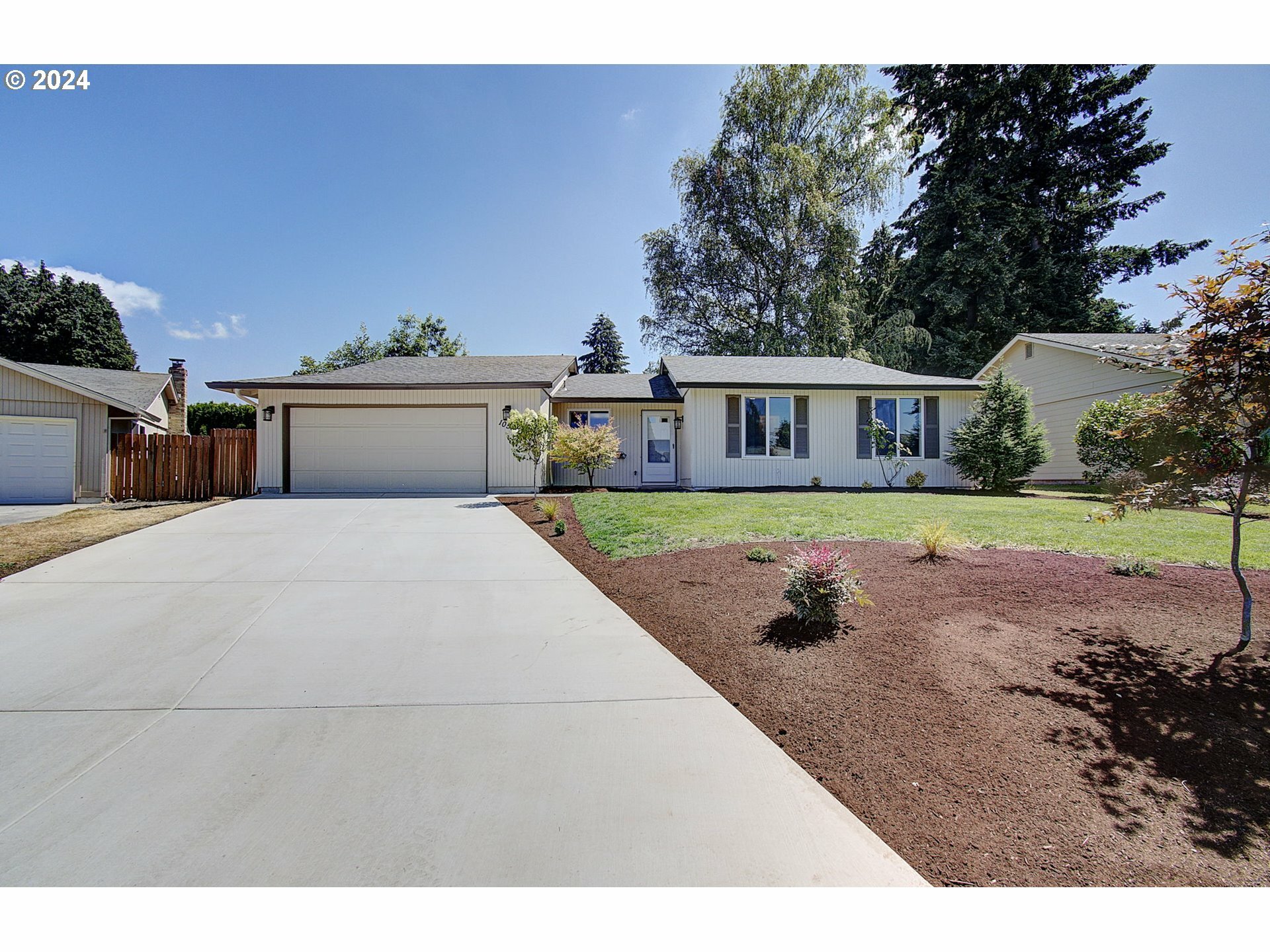 Property Photo:  10517 NW 28th Ct  WA 98685 