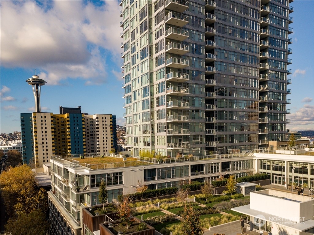 Property Photo: 583 Battery Street 1302N WA 98121