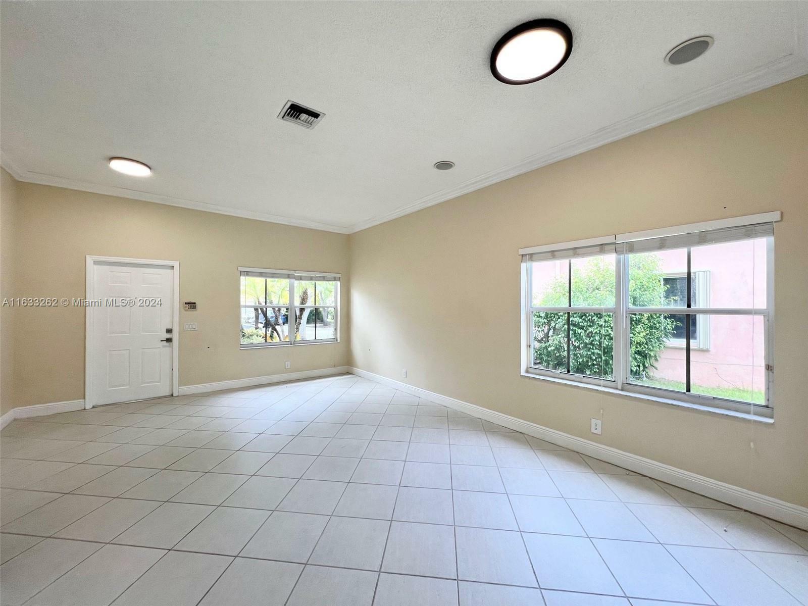 Property Photo:  703 Willow Bend Rd  FL 33327 