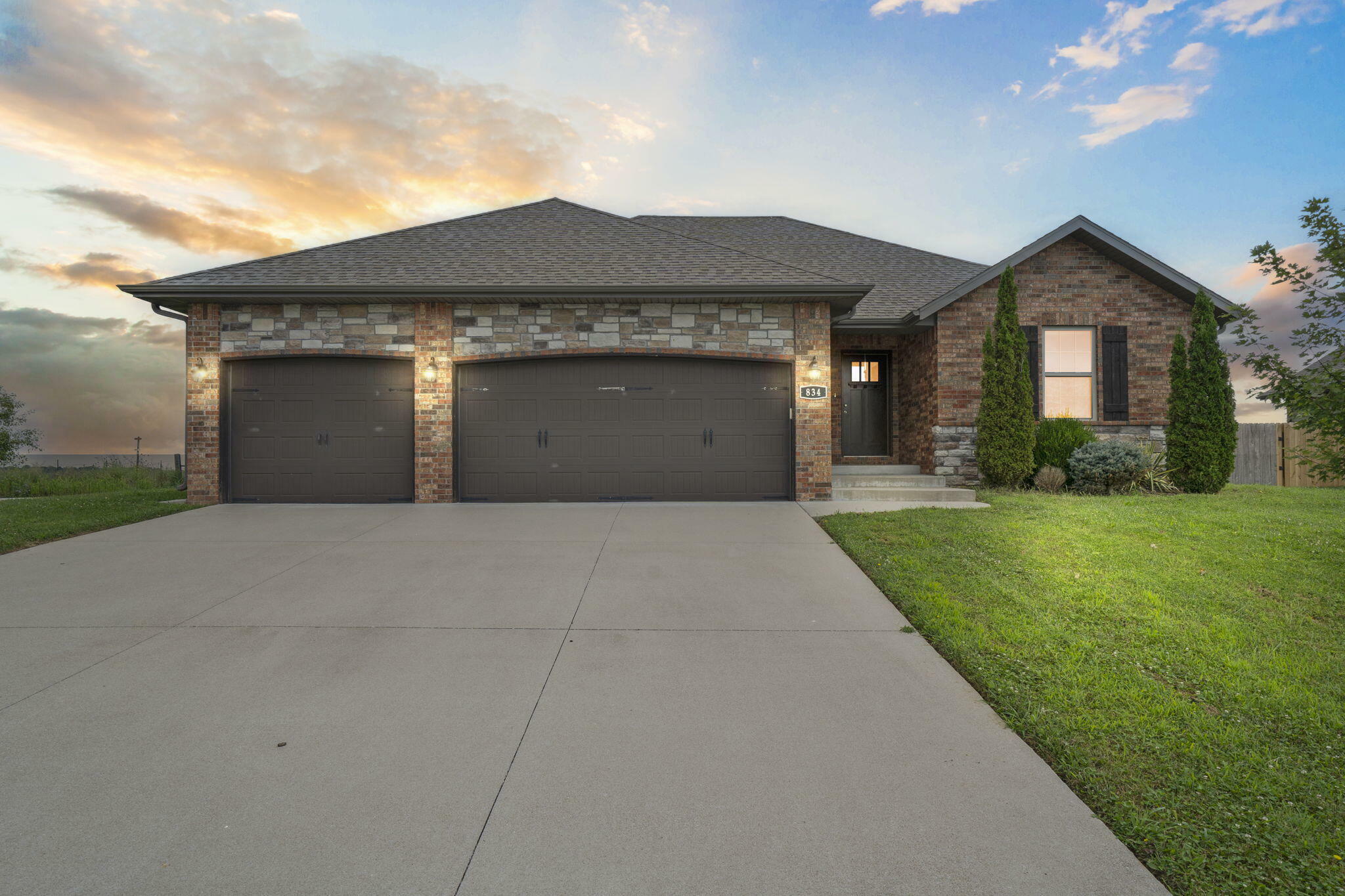 Property Photo:  834 Capitol Hill Dr Drive  MO 65742 