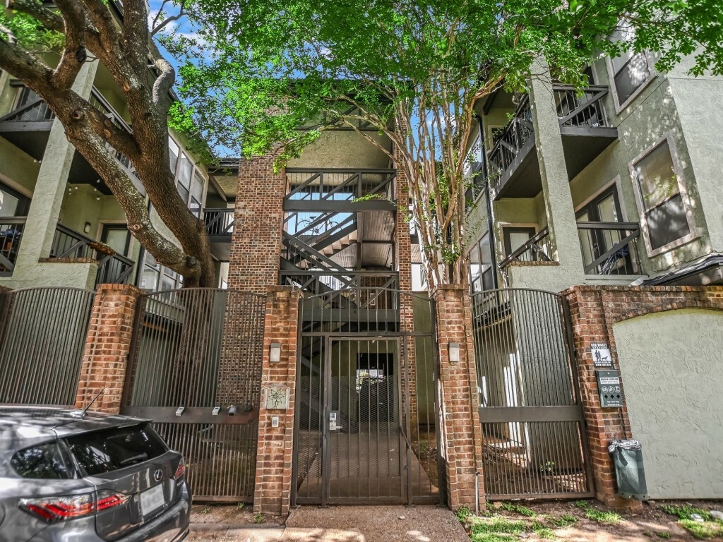 Property Photo:  807 W 25th Street 202  TX 78705 