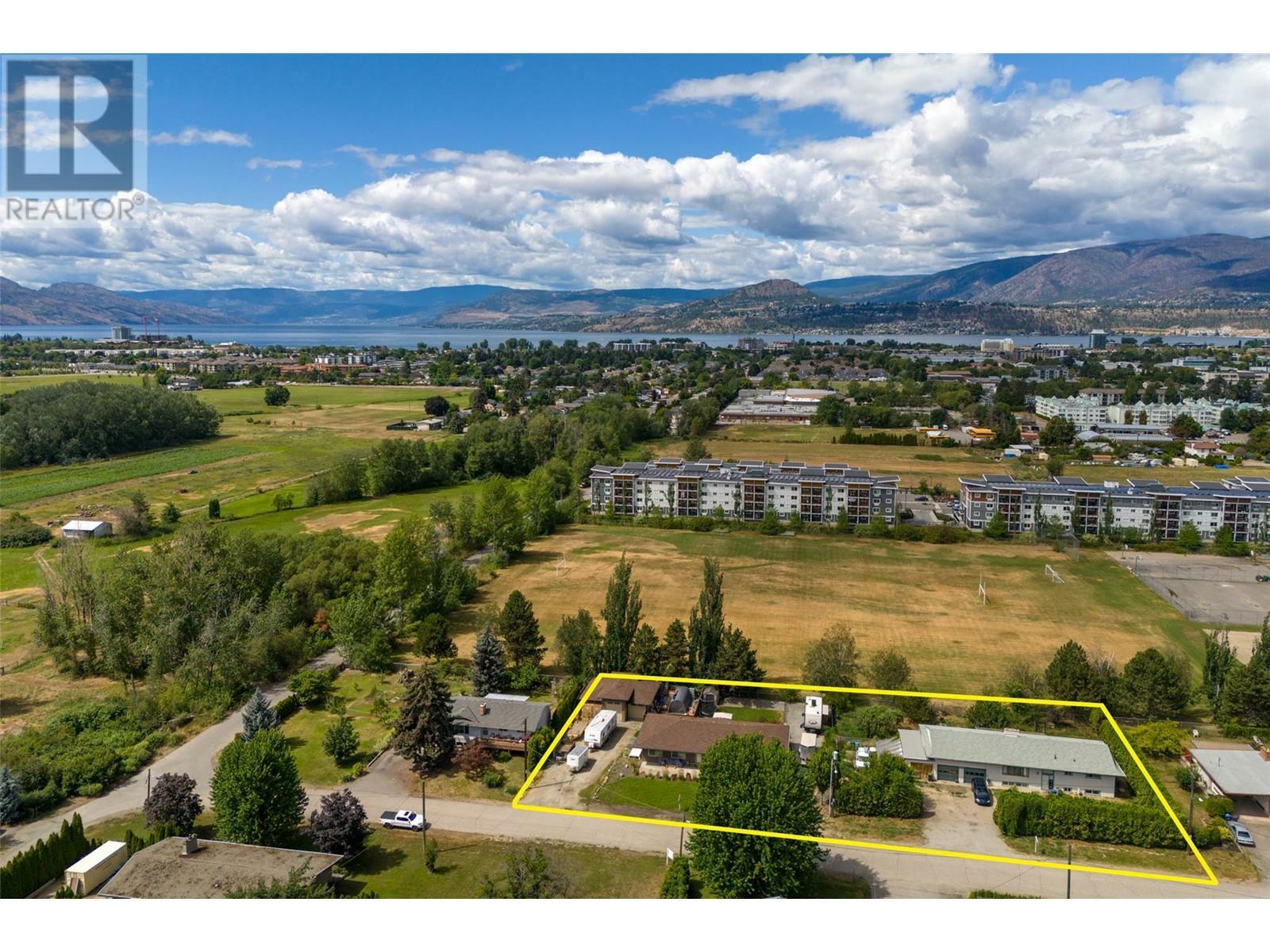 Photo de la propriété: 3240 St. Amand Road BC V1W 3P1