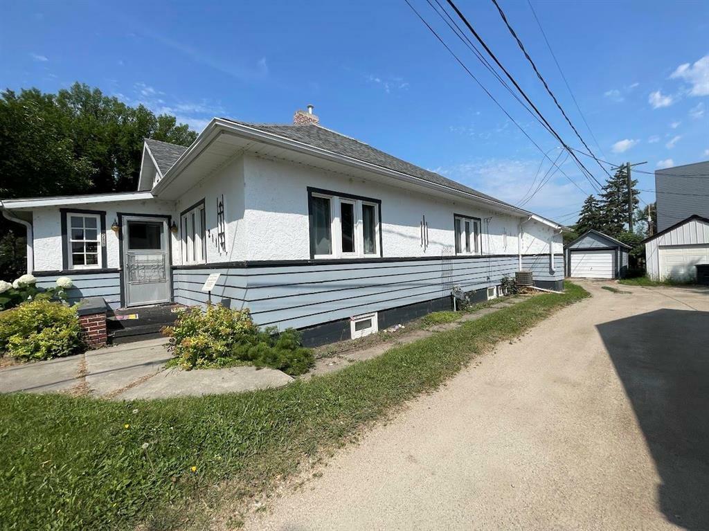 Property Photo:  211 Hamilton Street  MB R0J 1H0 