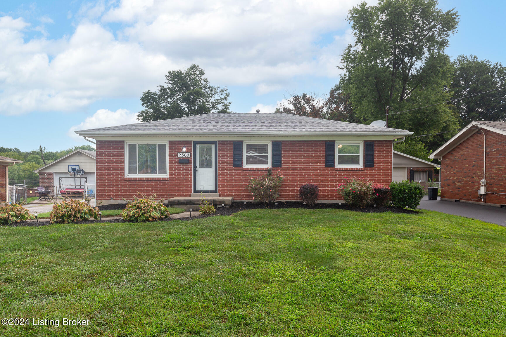 Property Photo:  2563 Trubart Ln  KY 40216 