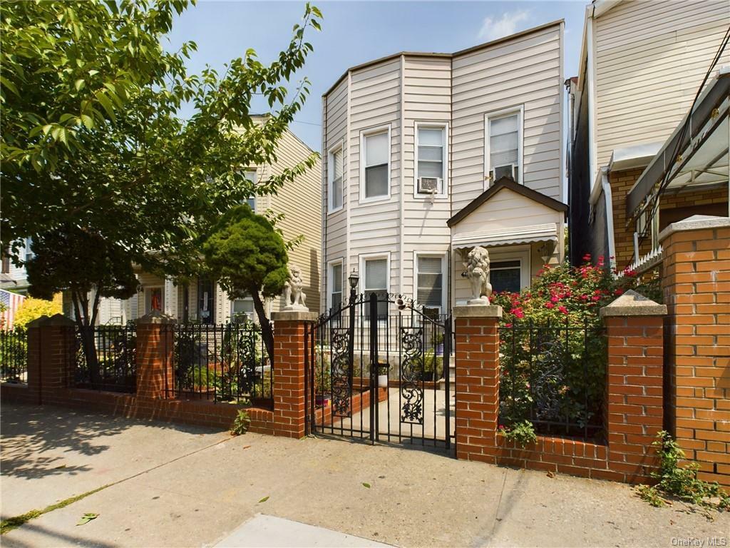 Property Photo:  1818 Holland Avenue  NY 10462 